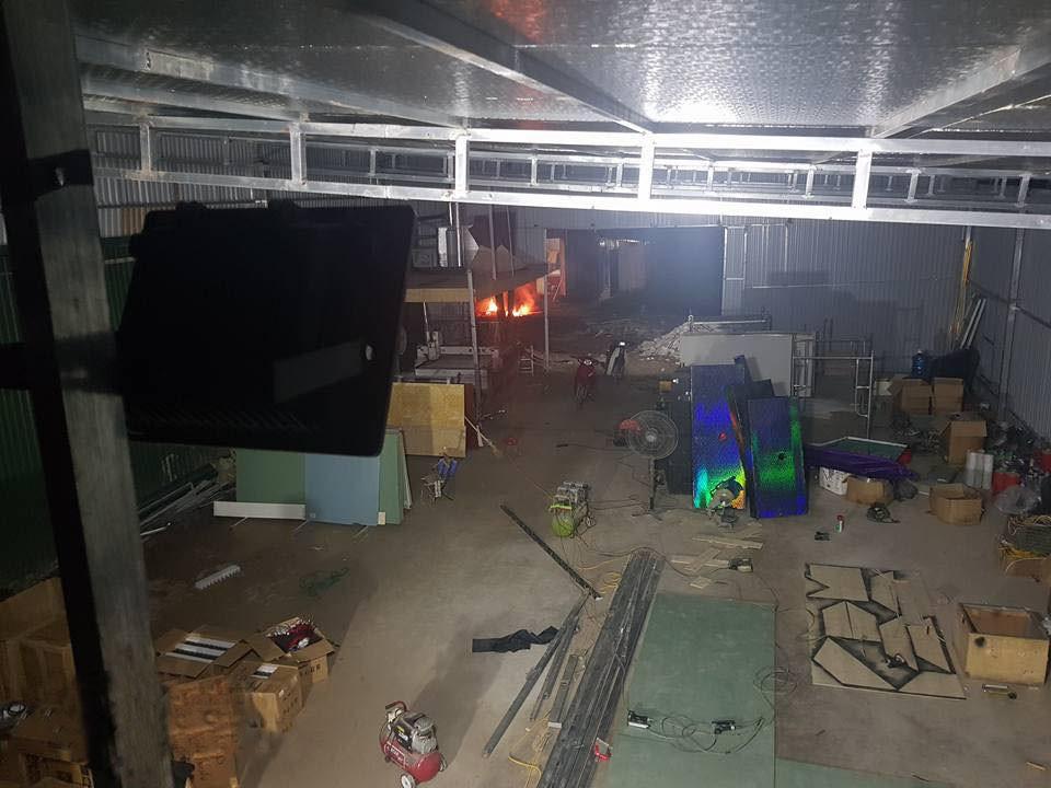 den_nang_luong_mat_troi_100w_co_bao_pin_17