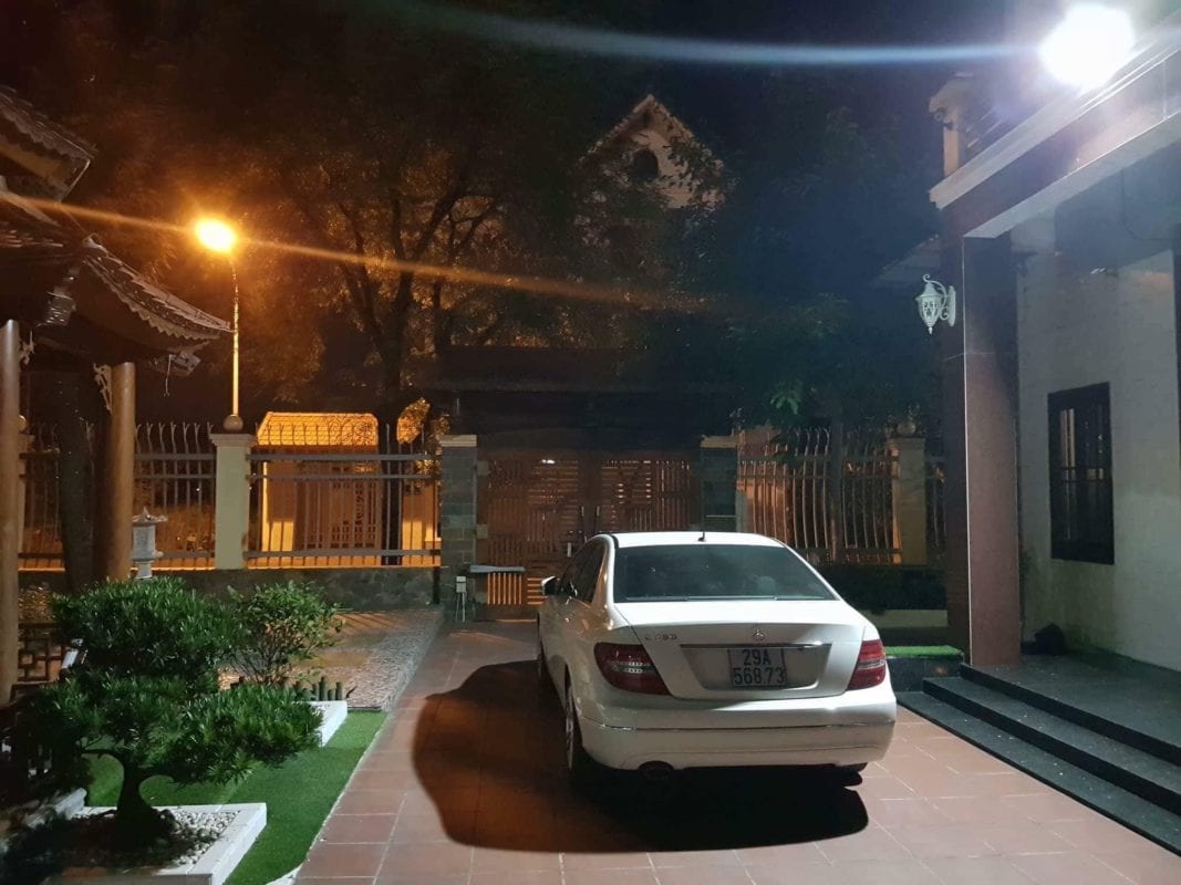 den_nang_luong_mat_troi_100w_co_bao_pin_18