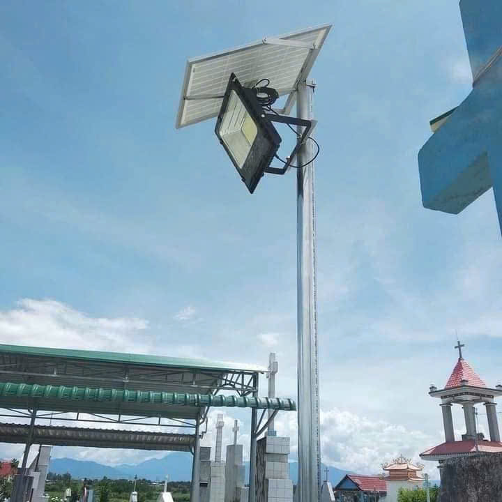 den_nang_luong_mat_troi_piti_500w_mau_kep_kinh_cao_cap_3