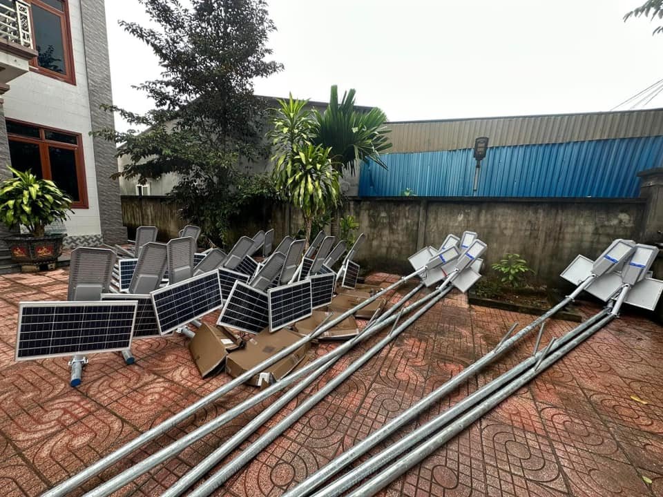 den_nang_luong_mat_troi_piti_phi_thuyen_500w_1