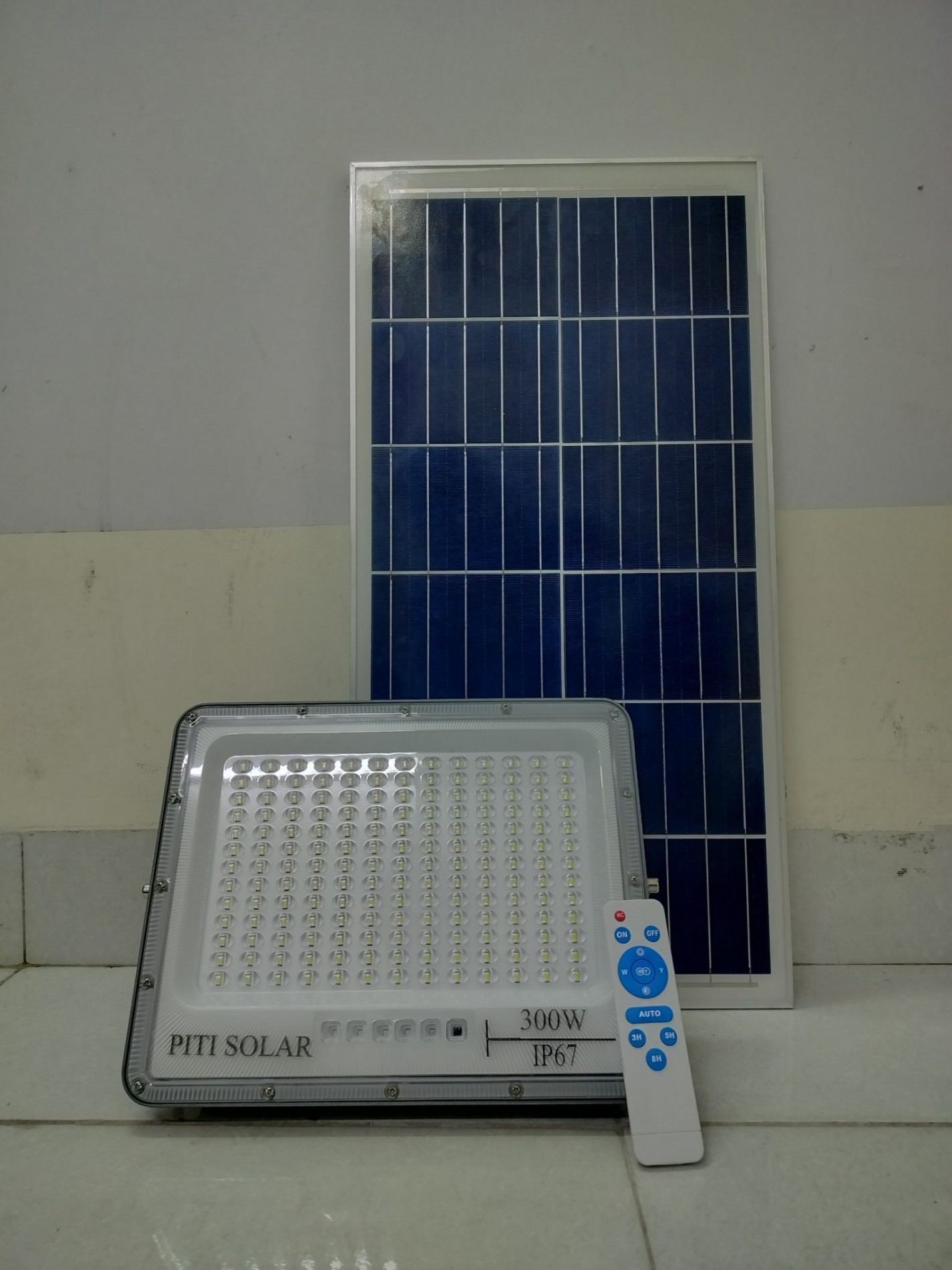 den_nang_luong_mat_troi_piti_solar_mau_mat_ngoc_300w_1