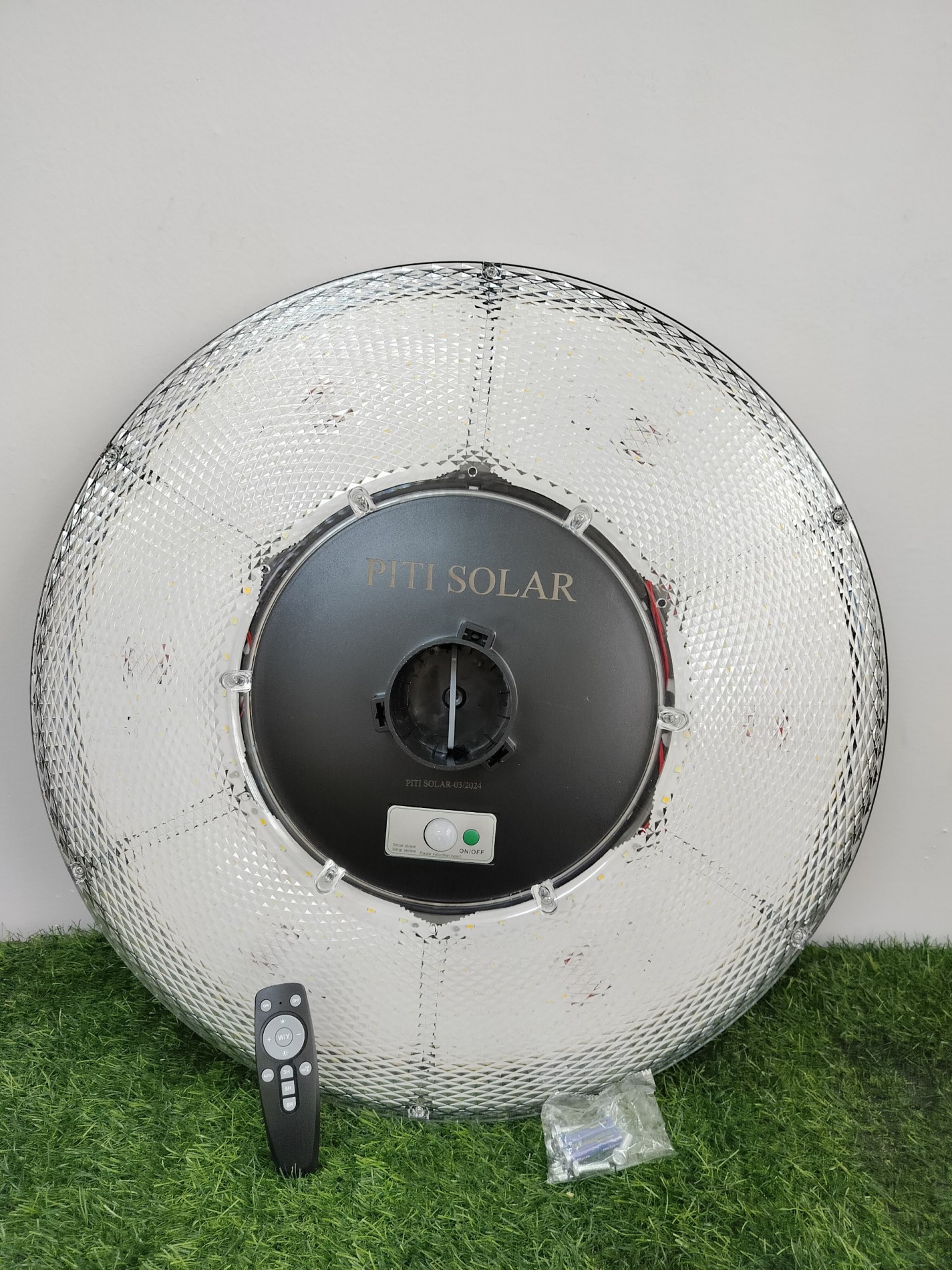 den_nang_luong_mat_troi_piti_solar_mau_ufo_kim_cuong_3_mau_600w