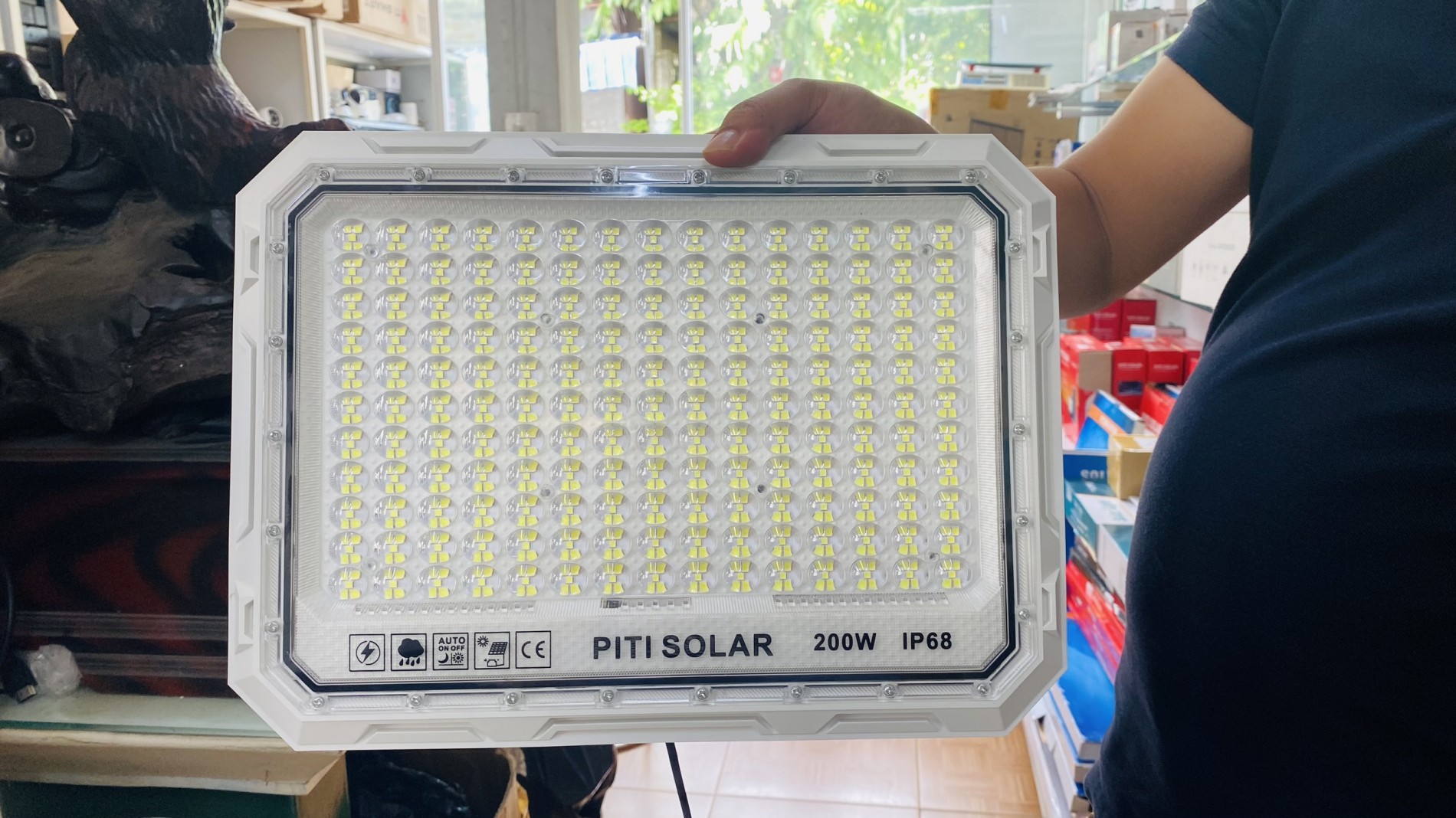 den_nlmt_1_tam_pin_2_den_mat_ngoc_200w_1